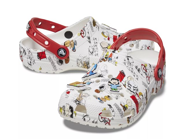 Crocs nu 2025 pied