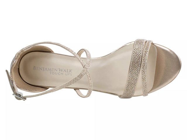 Naturalizer daphne hot sale platform sandal