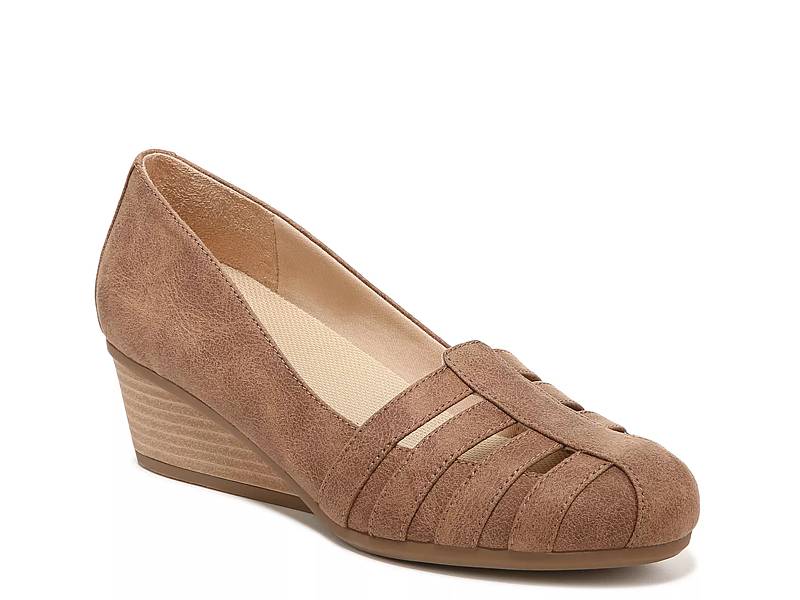 Bandolino tuvonna wedge store pump