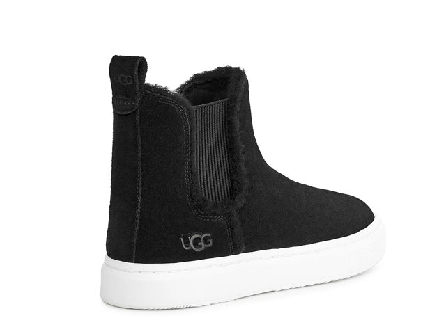 Does dsw sell uggs clearance