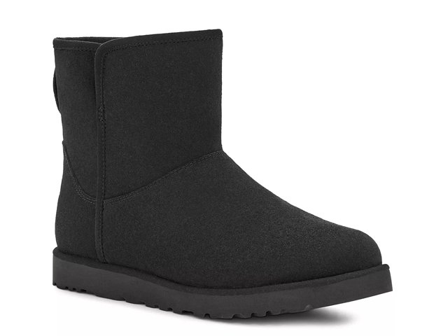Does dsw sell real uggs clearance