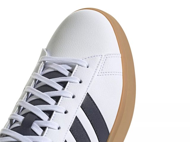 Adidas men's daily 2.0 sneaker discount