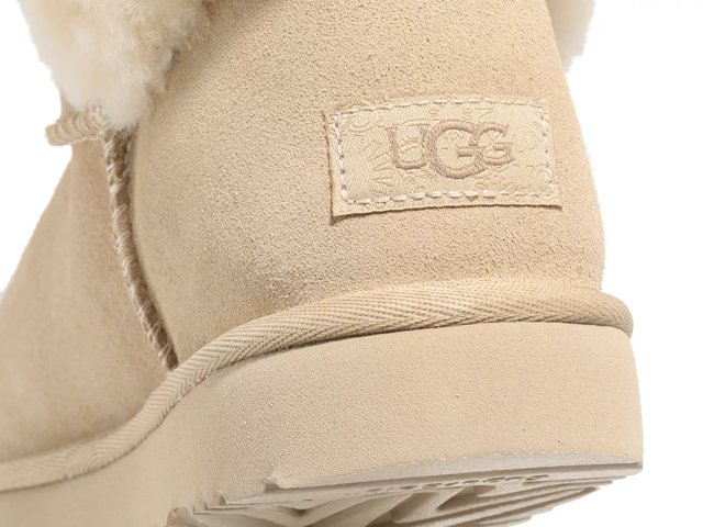 Ugg mini promo best sale