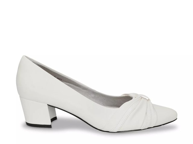 Easy street clearance white pumps