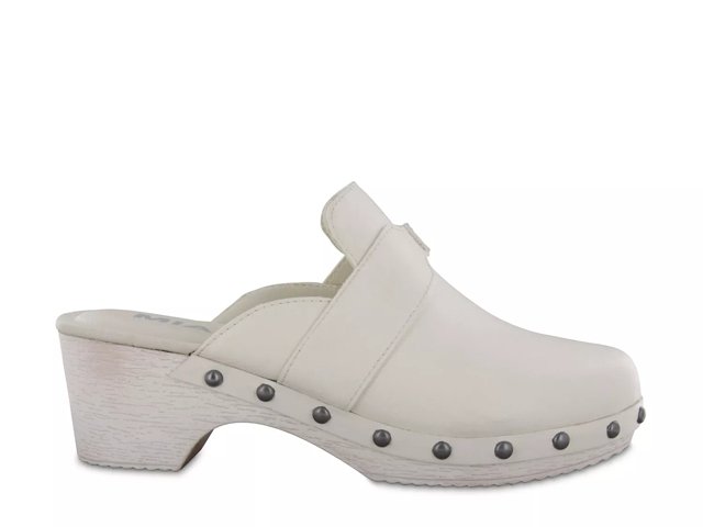 Mia Jenifer Clog