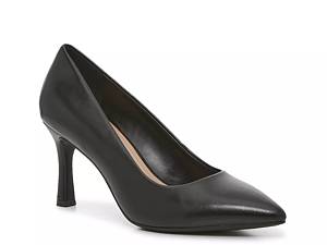 Womens black best sale pumps wide width