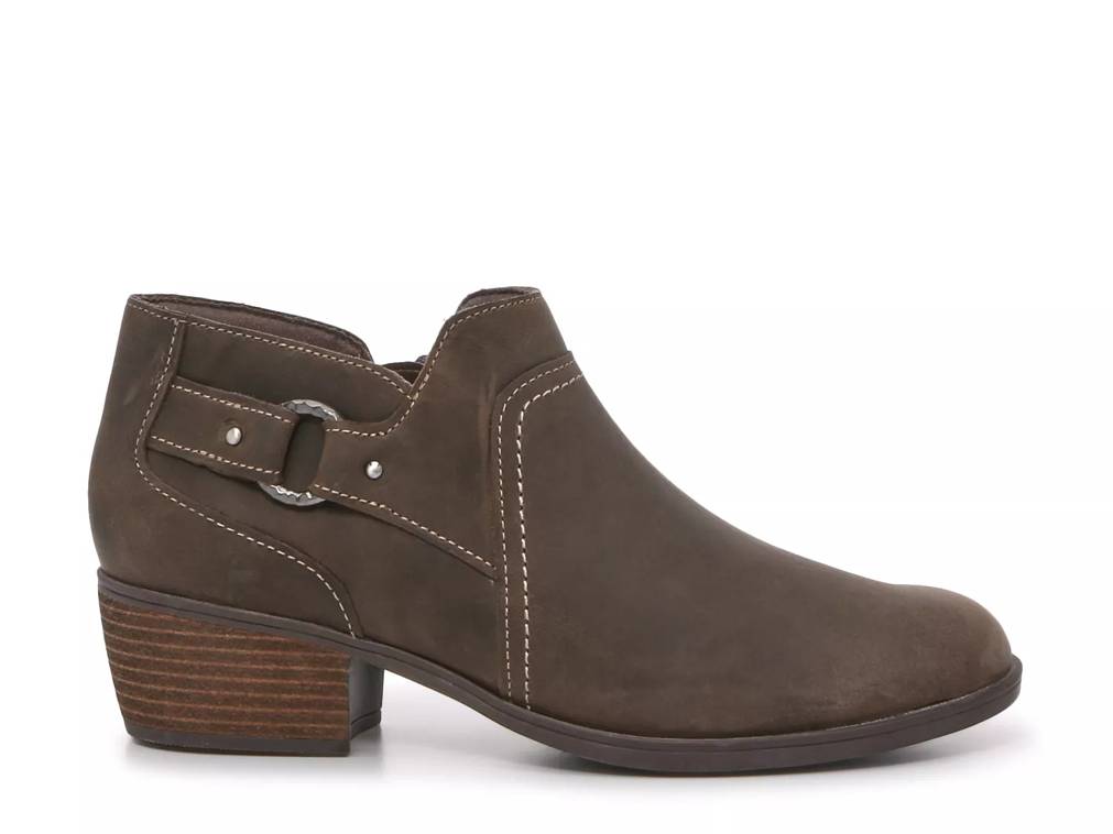 Flat ankle store boots clarks