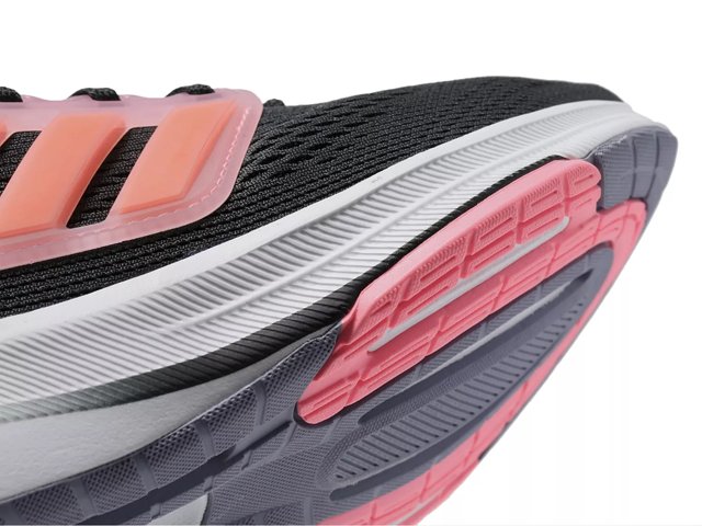 On cloud running shoes discount dsw
