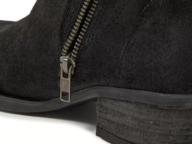 Born hotsell booties dsw
