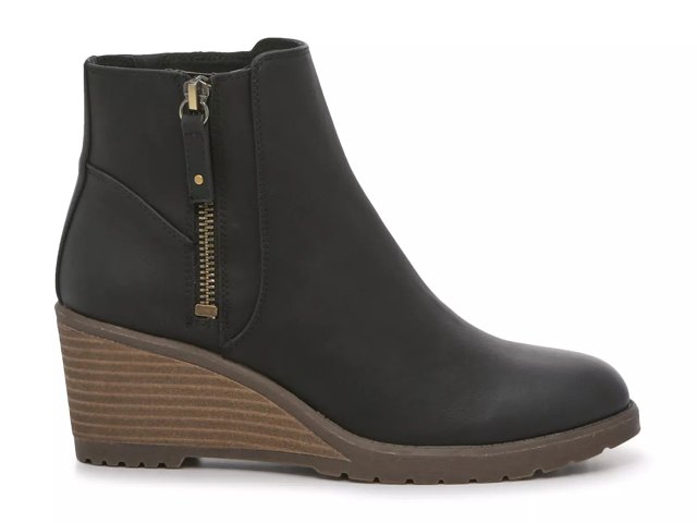 Dr scholl's conquer boot shop