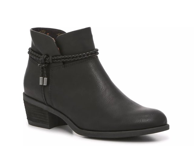 Born concept women's boots shop