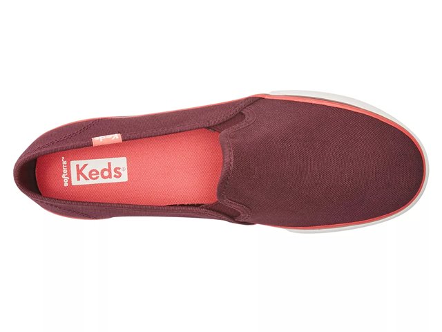 Red keds slip on top