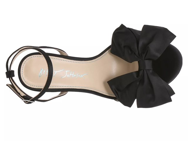 Sheya sandal betsey 2025 johnson