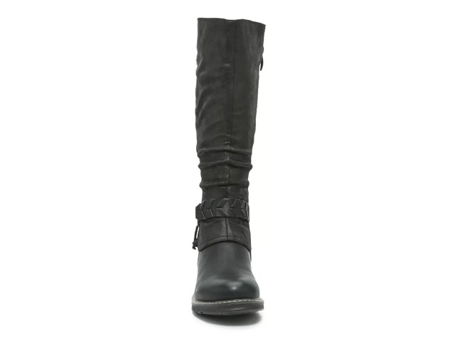 Wide clearance step boots