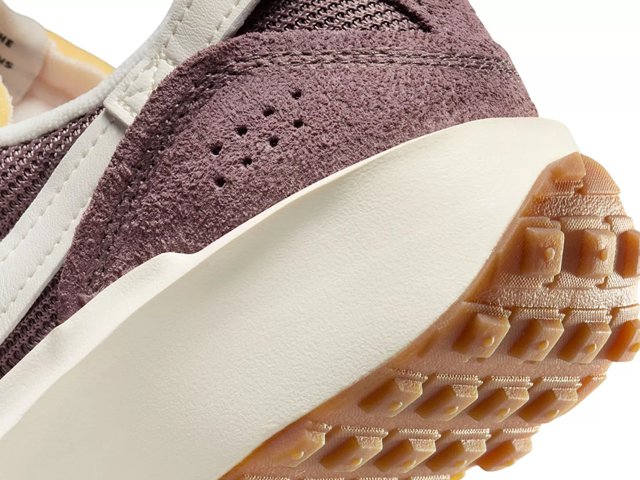 Nike Waffle Debut Vintage Running Shoe Women s