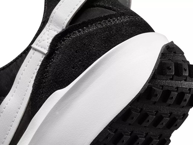 Nike waffle black and white top
