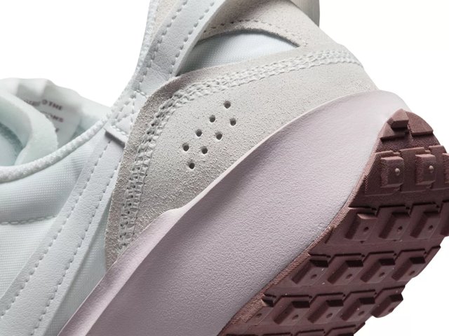 Nike acalme women's running shoes white sale