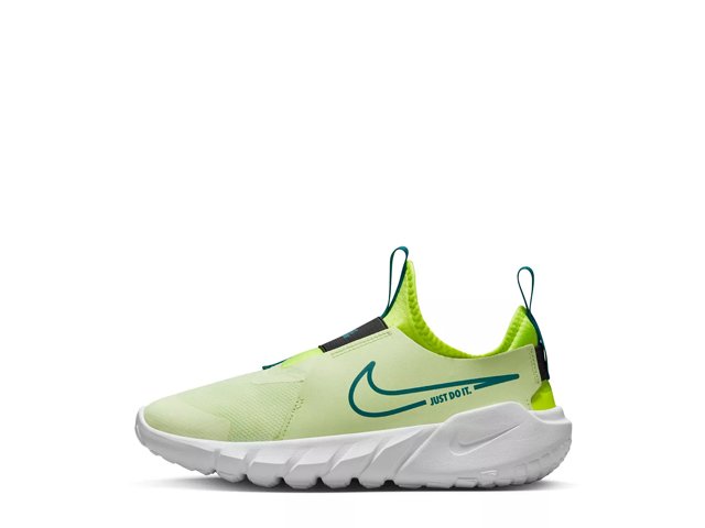Boys nike slip hot sale on tennis shoes