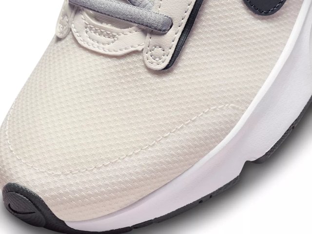 Nike oketo kids store