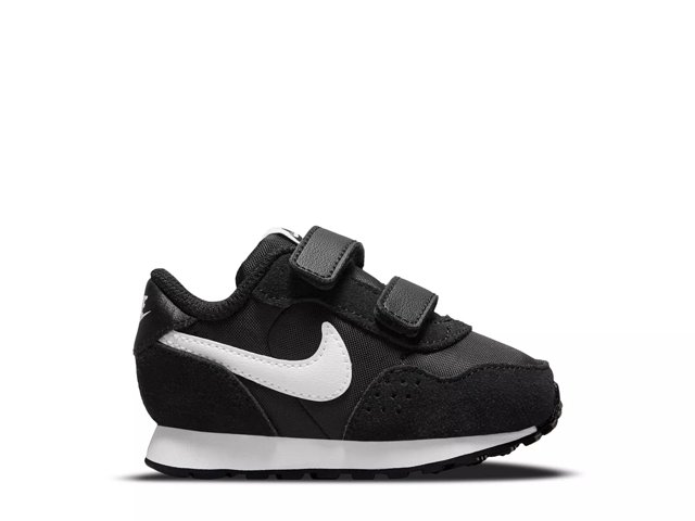 Nike md runner junior trainers on sale