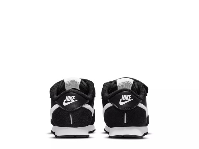 Nike md black deals