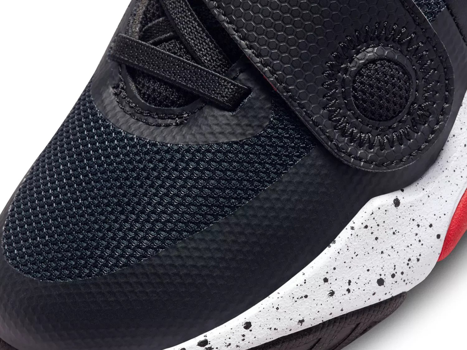 Team Hustle D 11 Basketball Sneaker