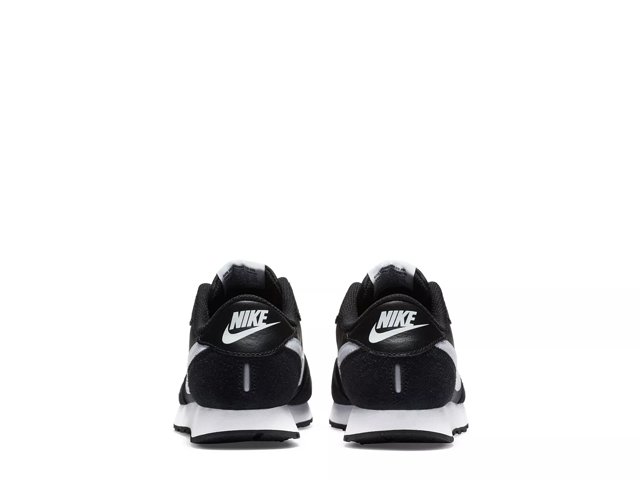 Nike md runner 2 28 top