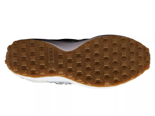 Nike waffle bottom shoes hot sale