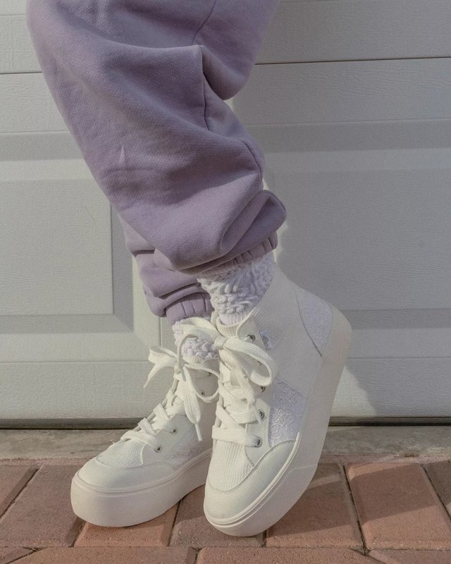 Rocket dog high top sneakers store