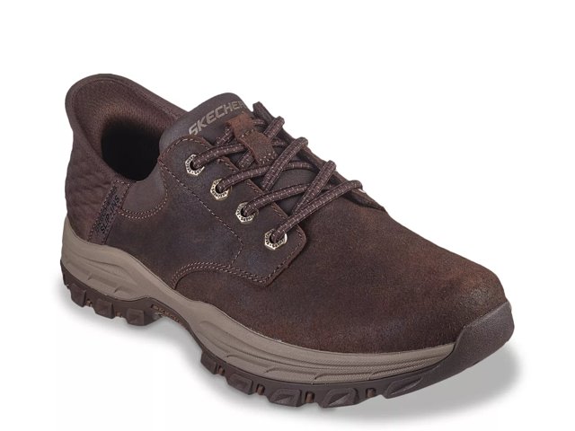 Skechers relaxed fit vs classic fit sale
