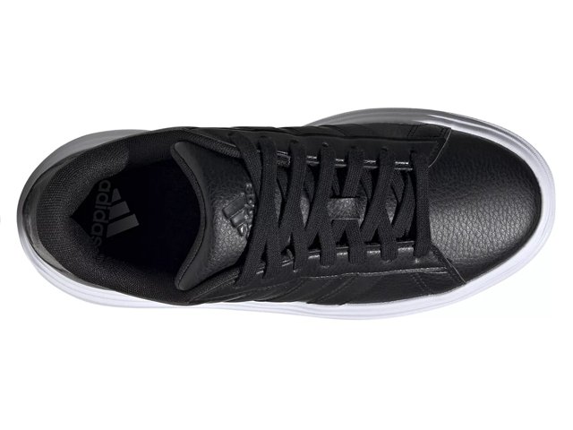 Court platform outlet