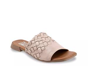 Closed toe sandals at on sale dsw