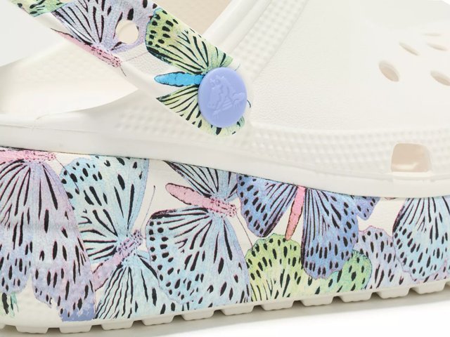 Crocs butterfly store light up