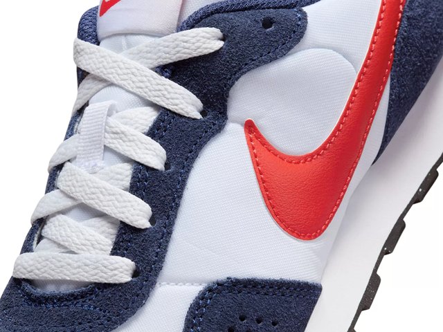 Nike md runner red hot sale