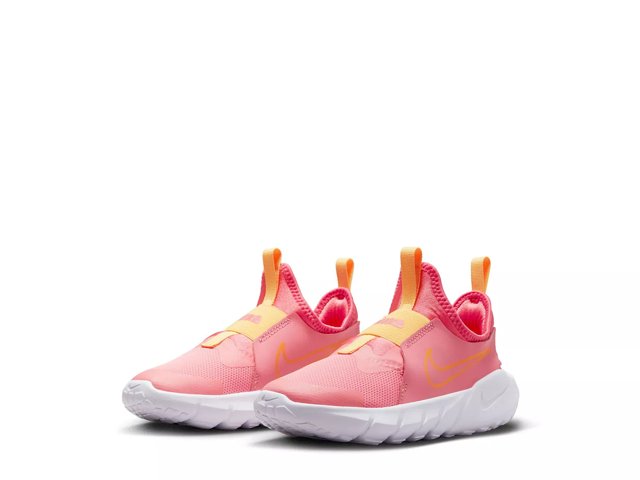 Nike pull sales on sneaker