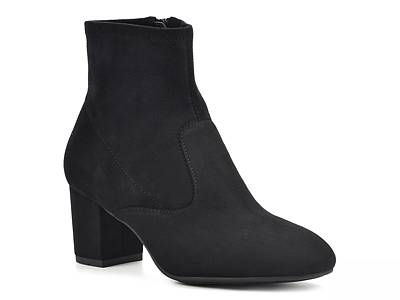 White mountain outlet black ankle boots