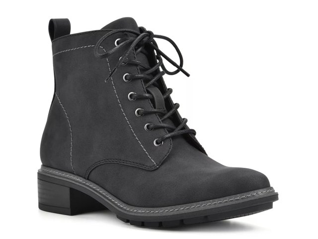 Dsw cliffs by white mountain top