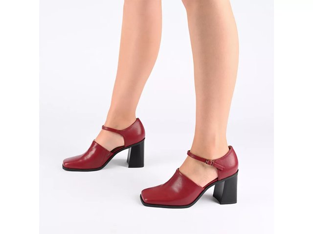 Journee Collection Bobby Pump