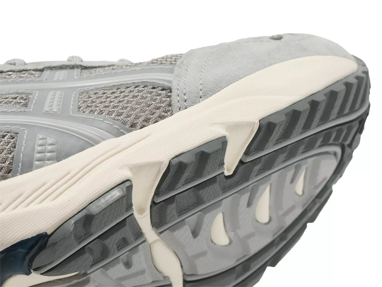 1090 v2 Sneaker