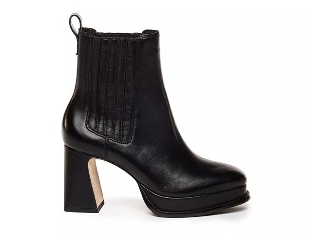 Nicola heel store boot