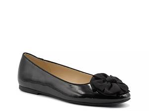 Adrienne vittadini sale flat shoes