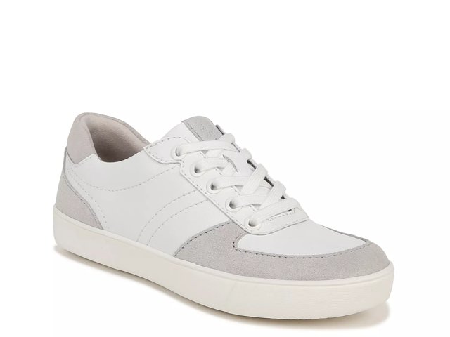 Naturalizer walking hot sale shoes