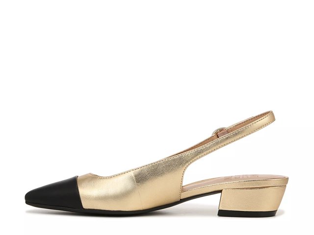 Naturalizer Banks Pump
