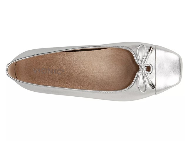 Dsw store silver flats