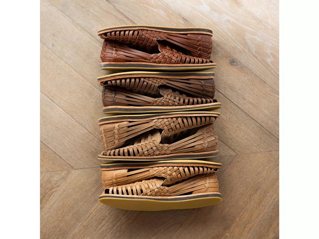 Huaraches dsw hot sale