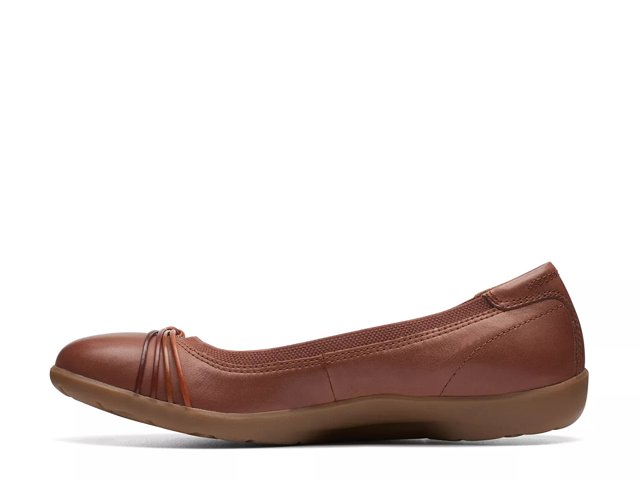 Clarks womens flats 2025