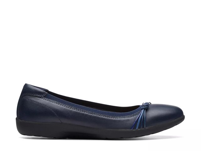 Clarks flats online dsw