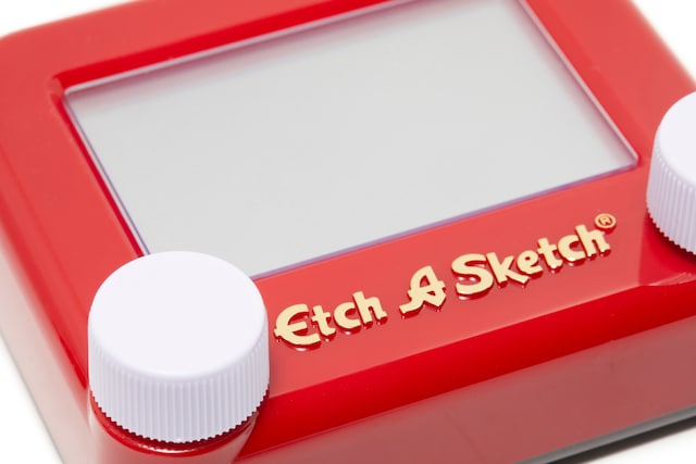 Pocket Etch-A-Sketch Mini Size Drawing Toy by Spin Master (Red