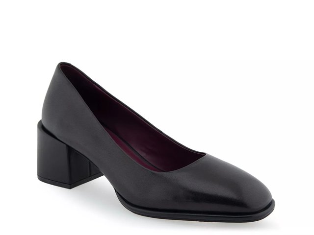 Aerosoles black outlet patent pumps