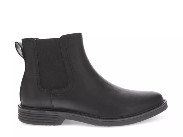 Boots dockers store